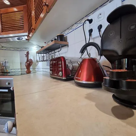 Main Avenue Albufeira, Walk To Beach, Old Town, Shooping, Location Apartamento *