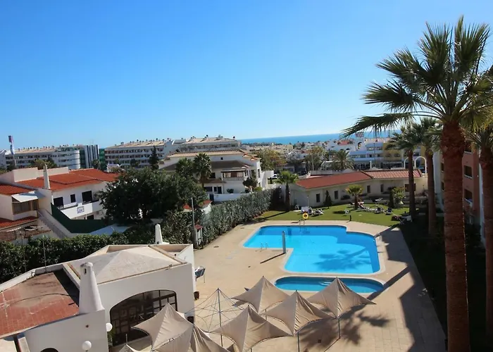 Main Avenue Albufeira, Walk To Beach, Old Town, Shooping, Location