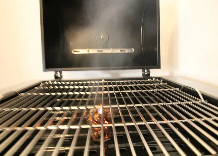 Main Avenue Albufeira, Walk To Beach, Old Town, Shooping, Location Albufeira