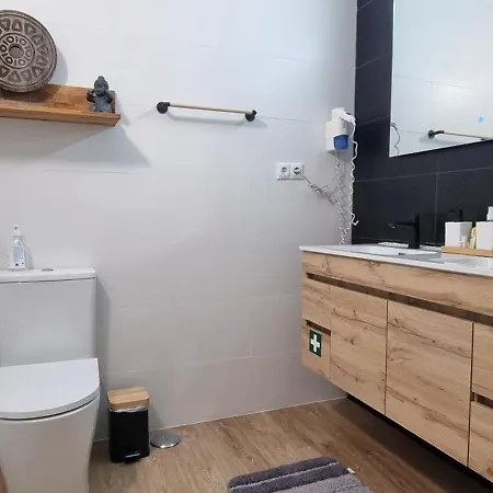 Main Avenue Albufeira, Walk To Beach, Old Town, Shooping, Location