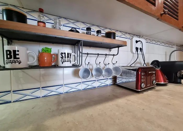 Main Avenue Albufeira, Walk To Beach, Old Town, Shooping, Location Lejlighed