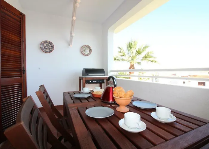 Main Avenue Albufeira, Walk To Beach, Old Town, Shooping, Location דירה *