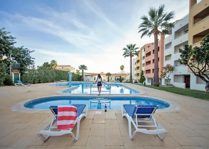 Main Avenue Albufeira, Walk To Beach, Old Town, Shooping, Location * Albufeira