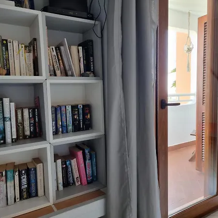 Main Avenue Albufeira, Walk To Beach, Old Town, Shooping, Location *